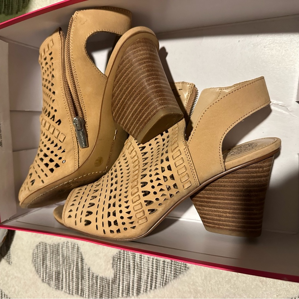 Sz 10 Vince Camuto tan booties. Like new.